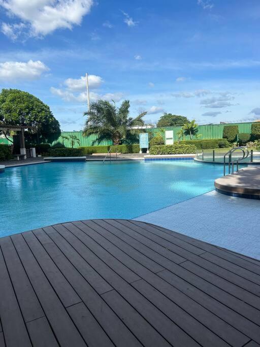 Modern Oasis: Pool + Netflix Apartman Manila Kültér fotó