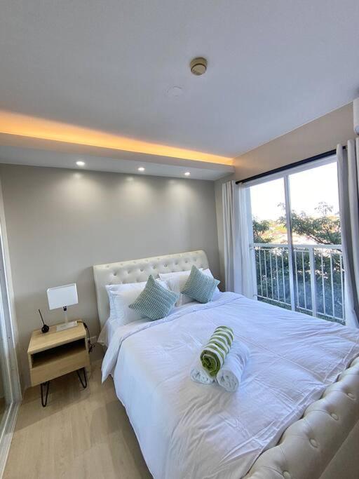 Modern Oasis: Pool + Netflix Apartman Manila Kültér fotó