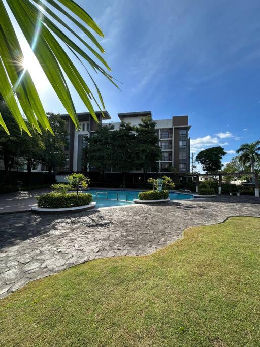Modern Oasis: Pool + Netflix Apartman Manila Kültér fotó